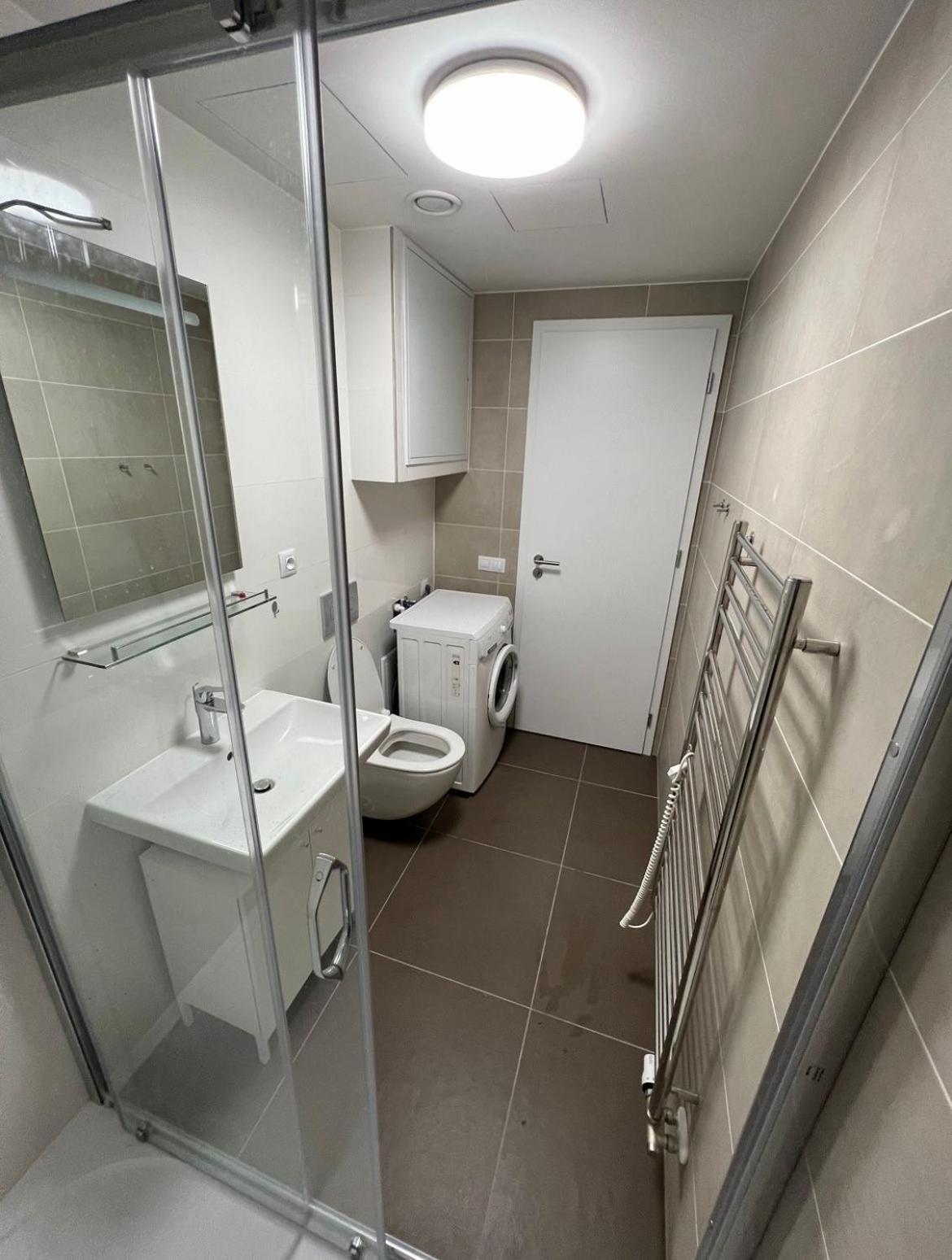Bright & Cosy 1-bedroom With Balcony Apartment Prag