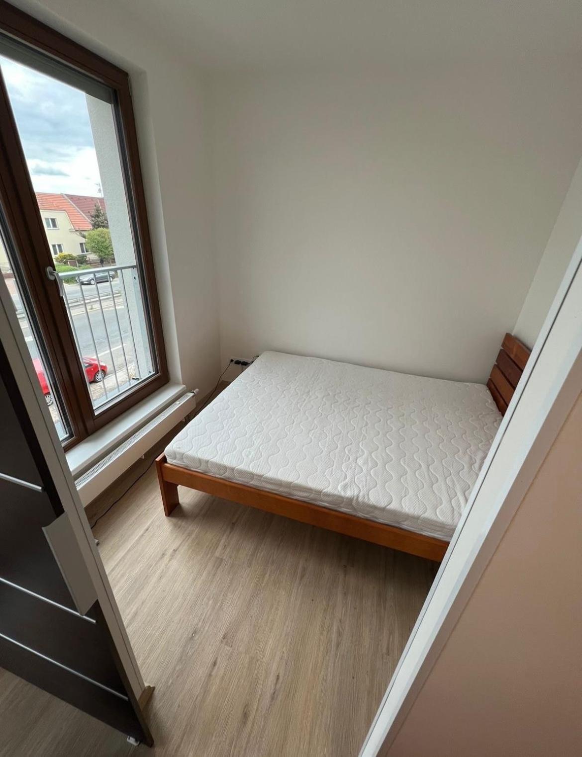 Bright & Cosy 1-bedroom With Balcony Prag