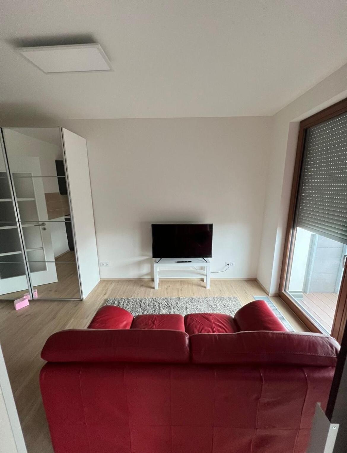 Daire Bright & Cosy 1-bedroom With Balcony *