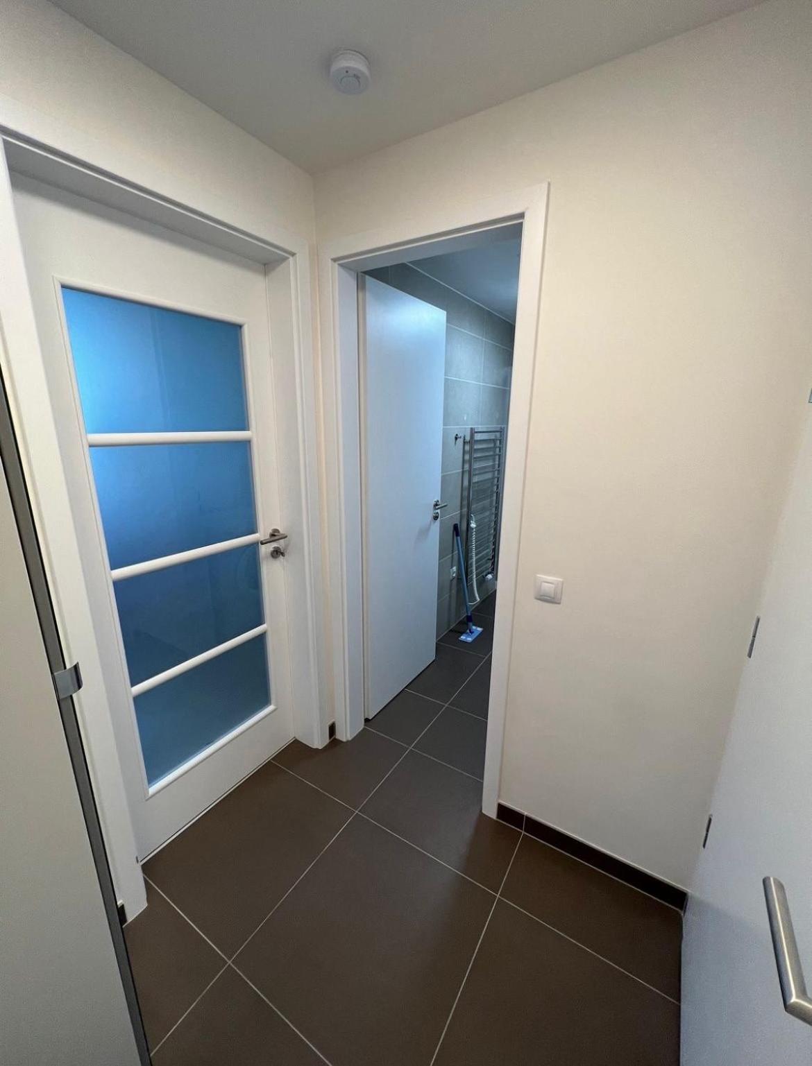 Daire Bright & Cosy 1-bedroom With Balcony